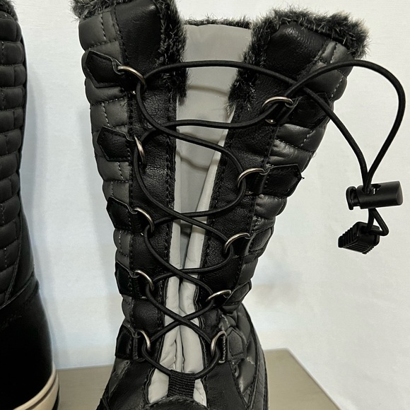 Totes Women's Weather Boots in Black/Pewter. Style E70564. Size 8. - Picture 5 of 12